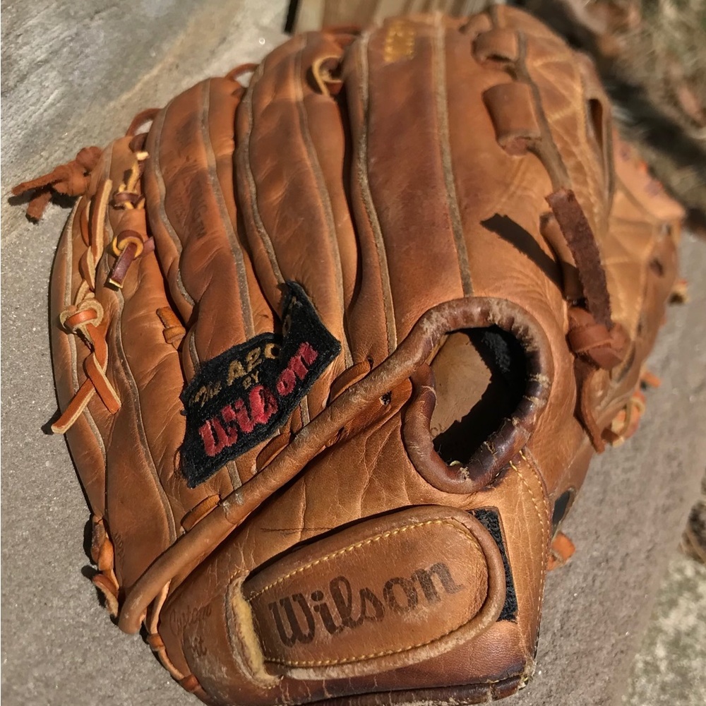 WILSON A2000 SOFTBALL BASEBALL GLOVE. JAPAN MFG. R-throw. - Picture 6 of 16